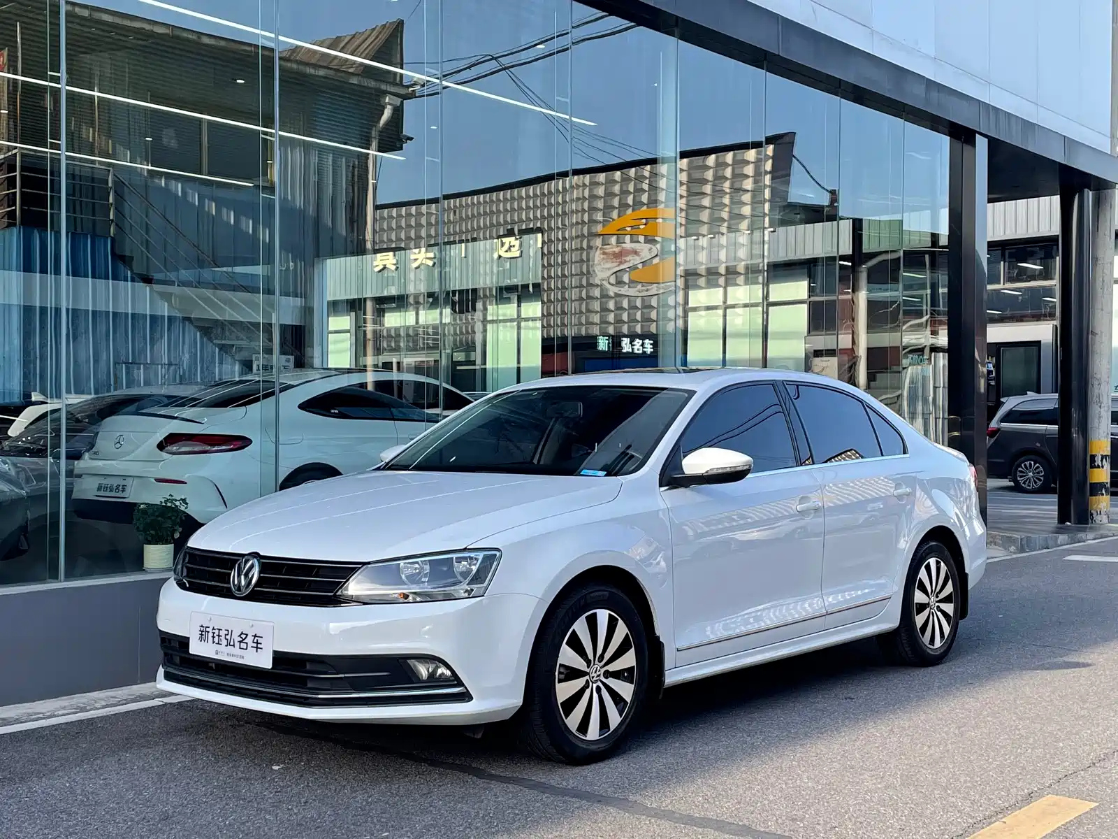 VOLKSWAGEN SAGITAR 2017