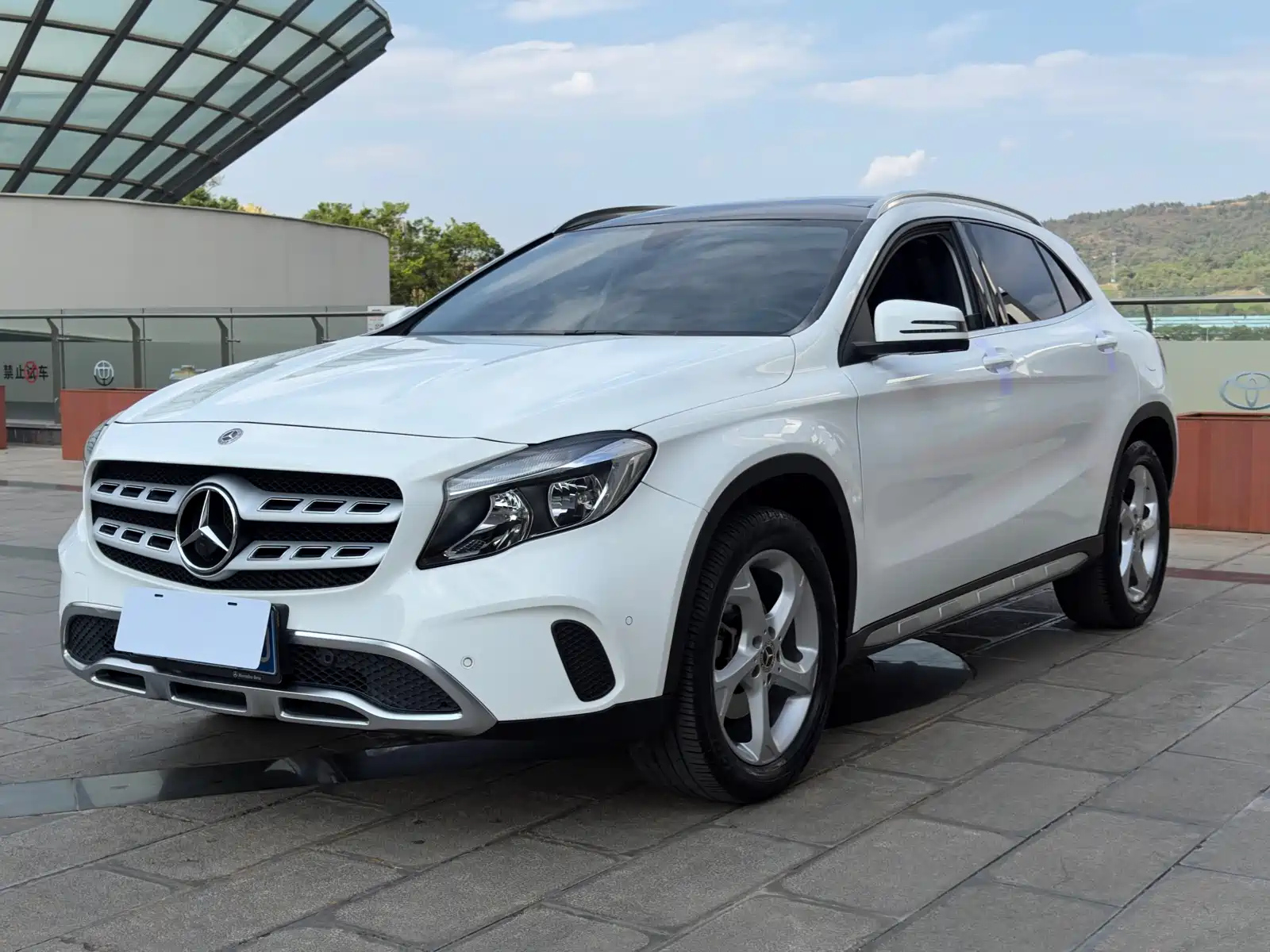 MERCEDES BENZ GLA 2018