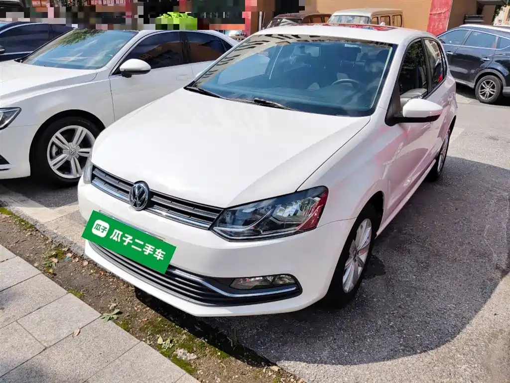 VOLKSWAGEN POLO 2016