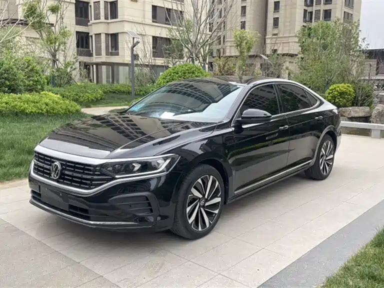 VOLKSWAGEN PASSAT 2024