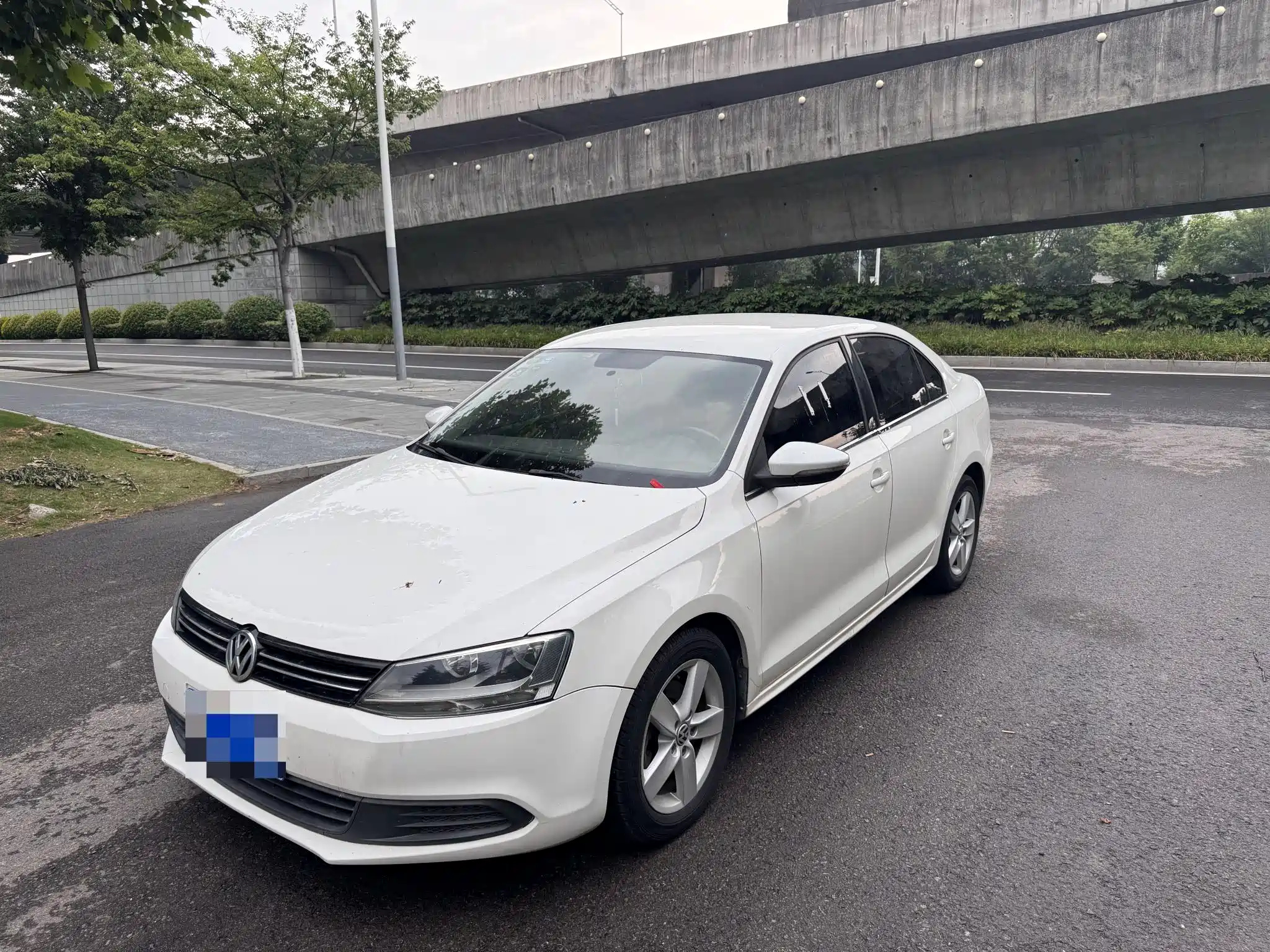 VOLKSWAGEN SAGITAR 2012