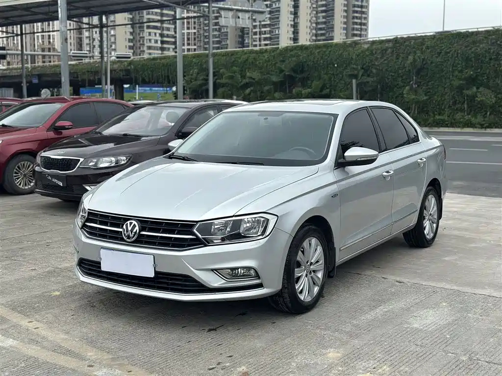 VOLKSWAGEN BORA 2016