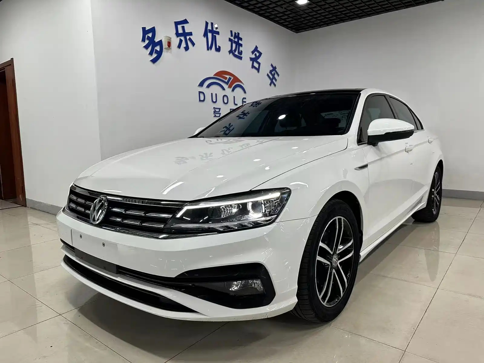 VOLKSWAGEN LAMANDO 2021