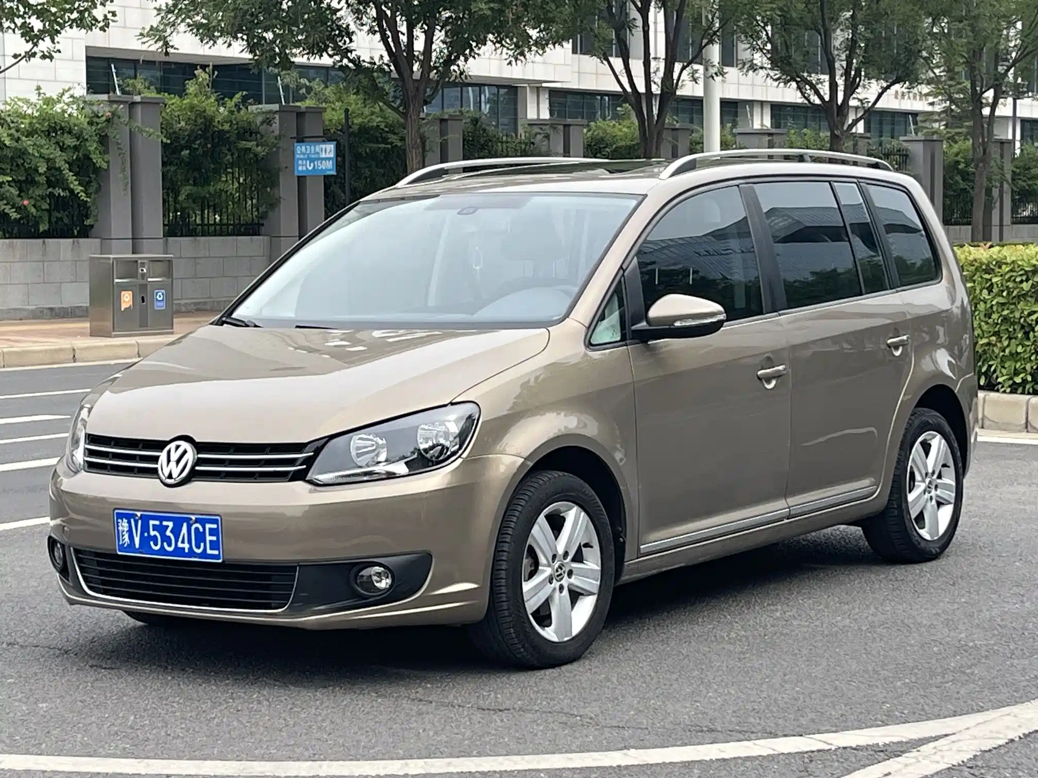 VOLKSWAGEN TOURAN 2015