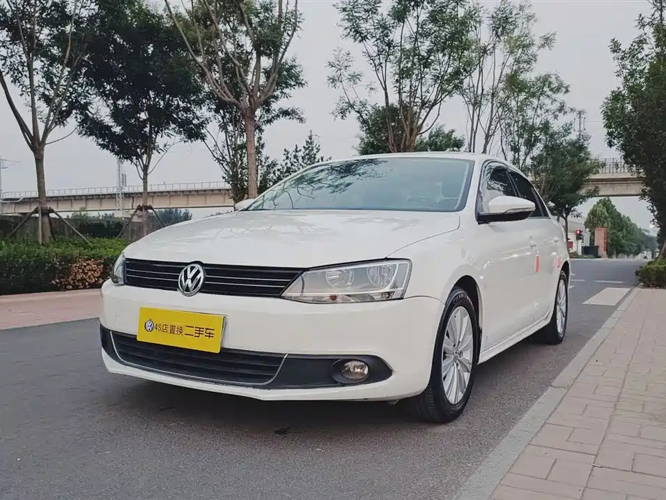 VOLKSWAGEN SAGITAR 2014