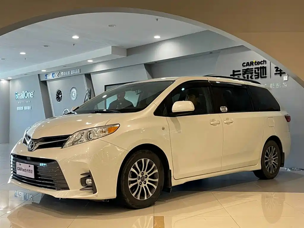 TOYOTA SIENNA 2015