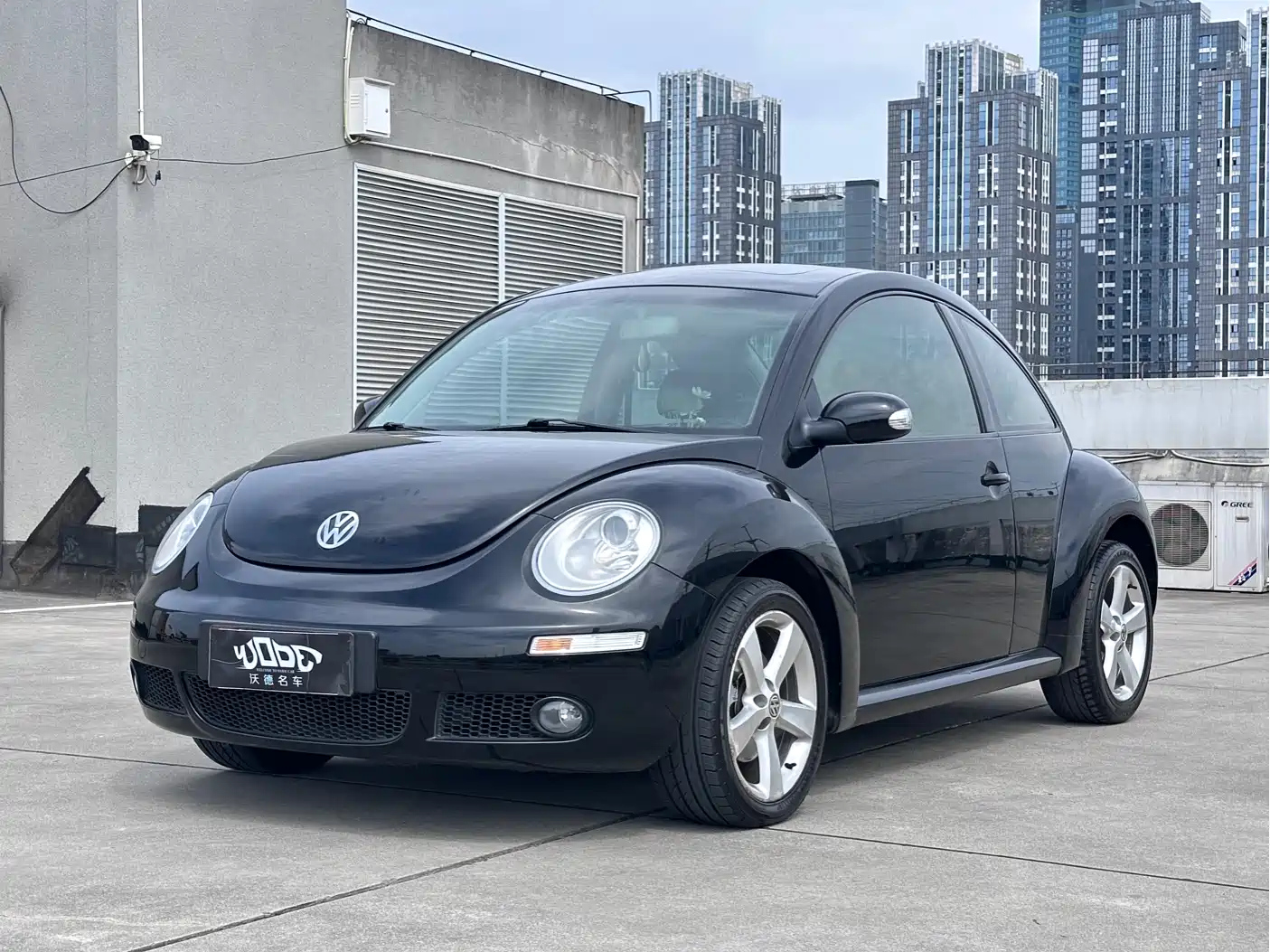 VOLKSWAGEN BEETLE
