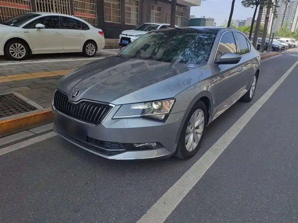 SKODA SUPERB 2016