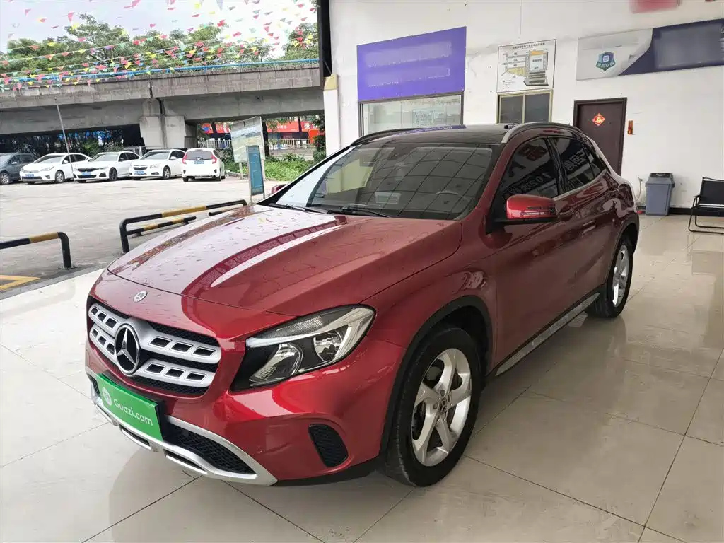 MERCEDES BENZ GLA 2019