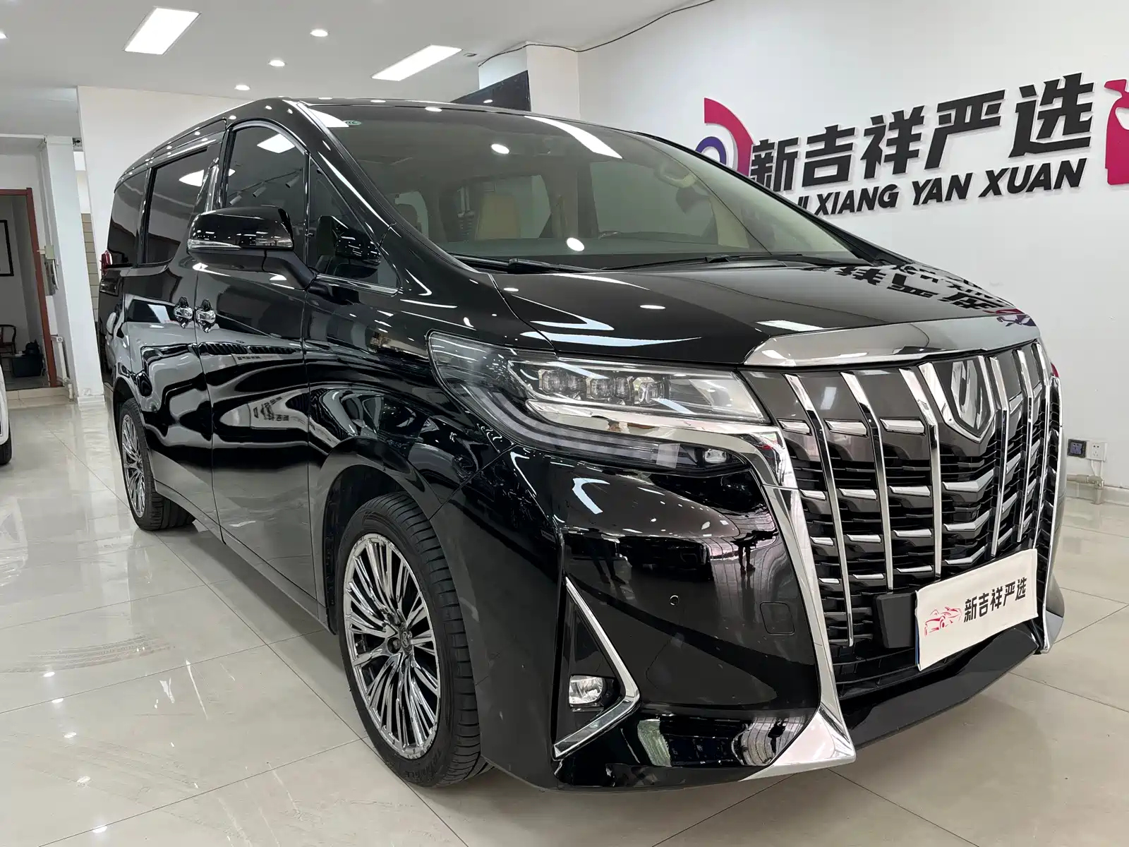 TOYOTA ALPHARD 2015