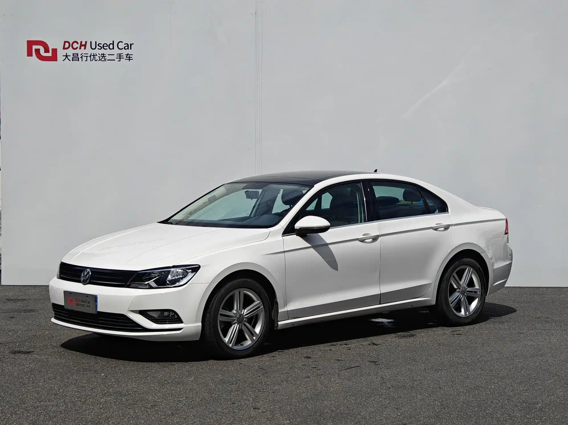 VOLKSWAGEN LAMANDO 2015