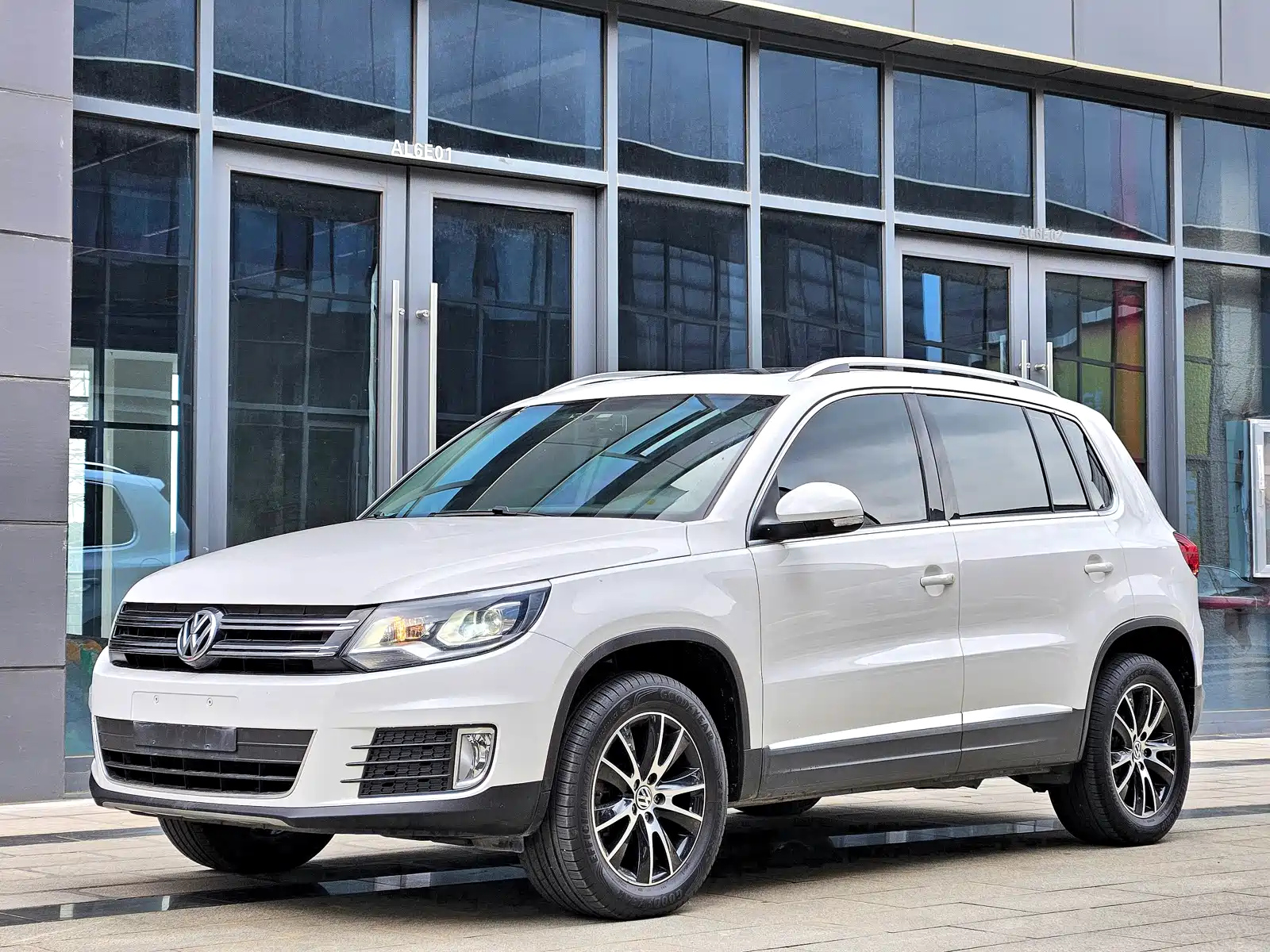 VOLKSWAGEN TIGUAN 2013