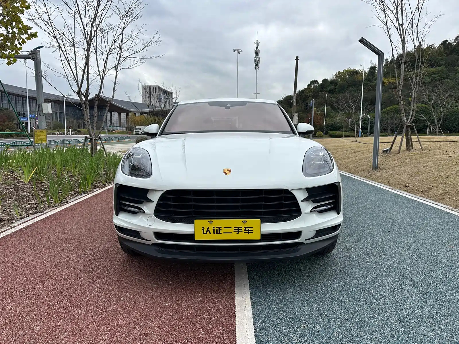 PORSCHE MACAN