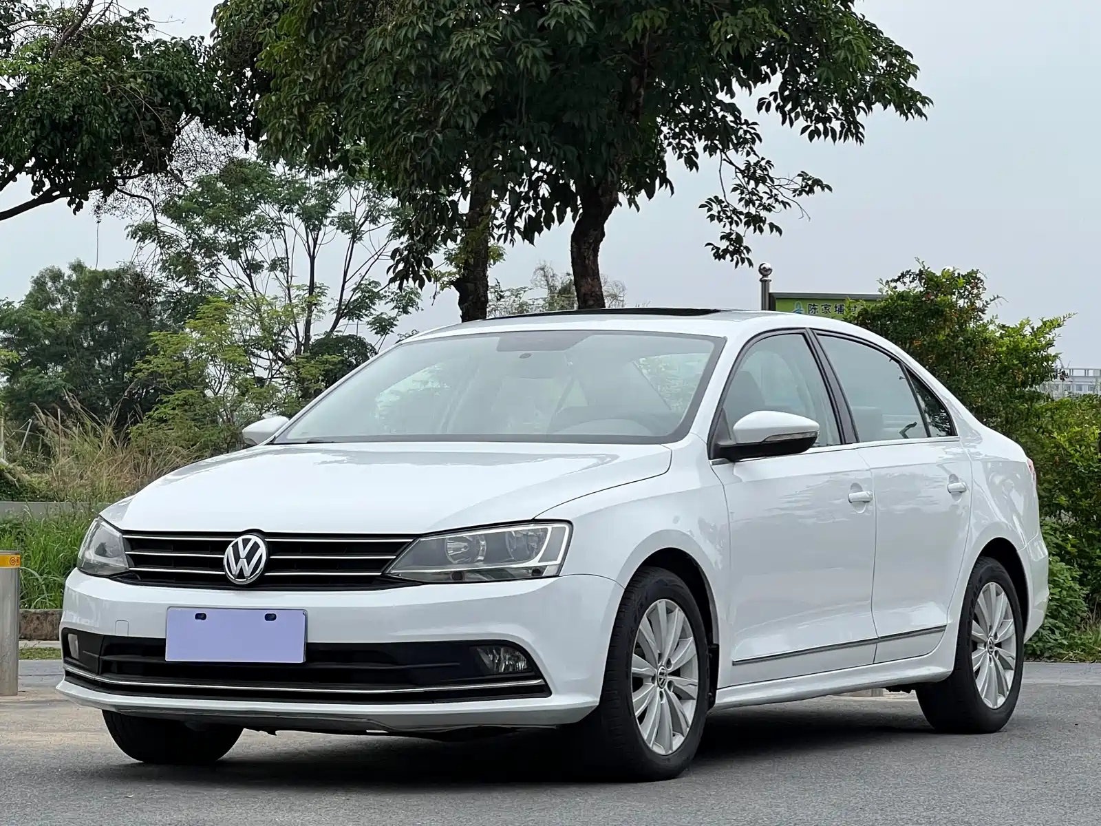 VOLKSWAGEN SAGITAR 2015