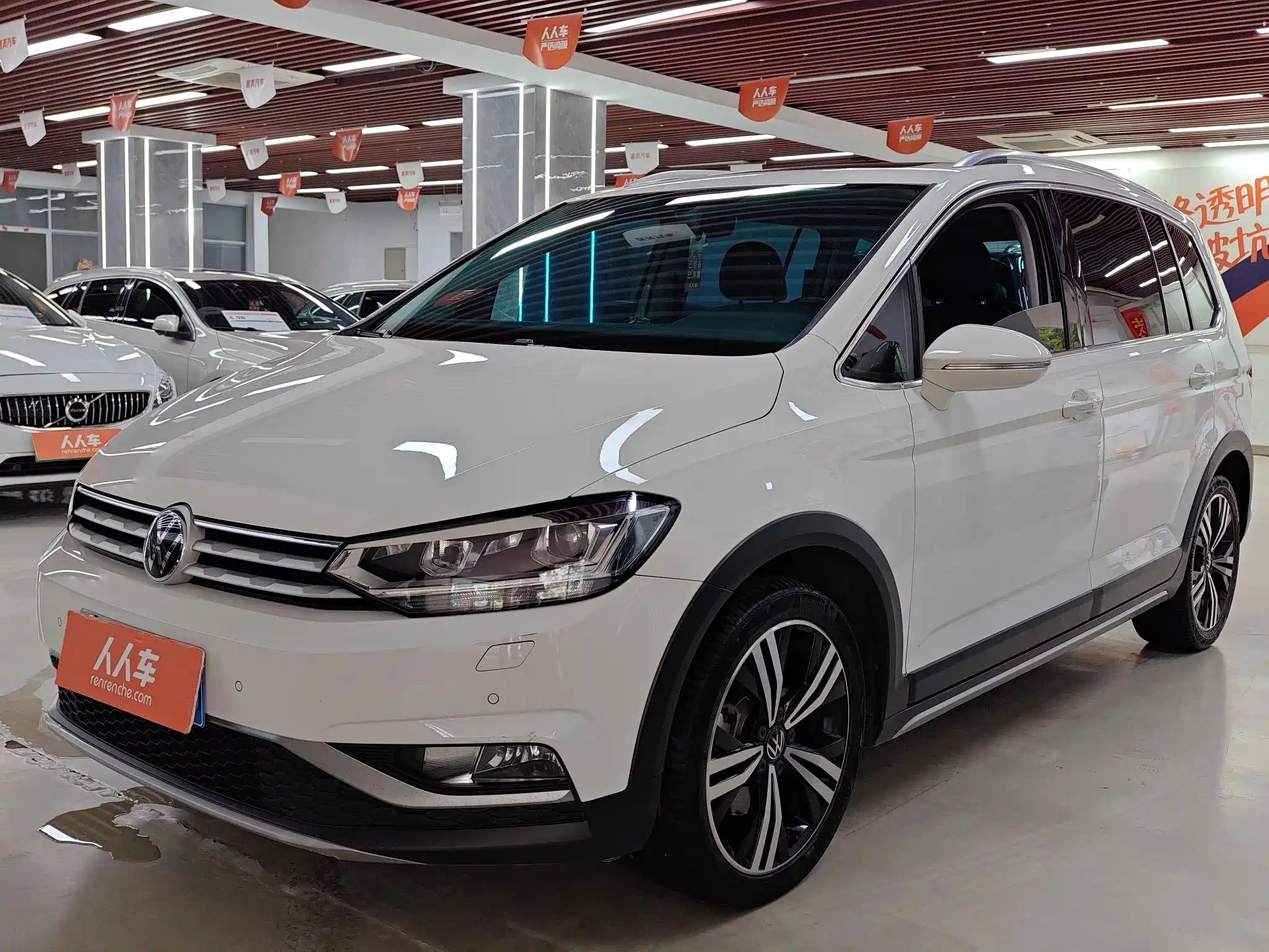 VOLKSWAGEN TOURAN 2021