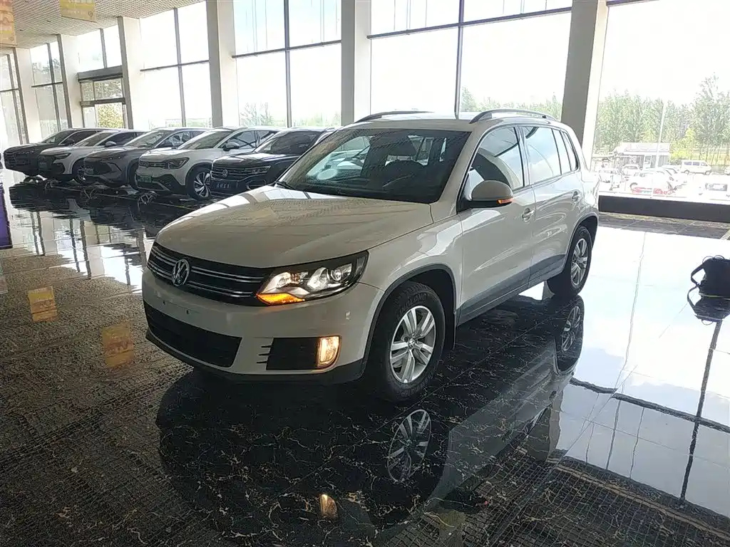 VOLKSWAGEN TIGUAN 2015