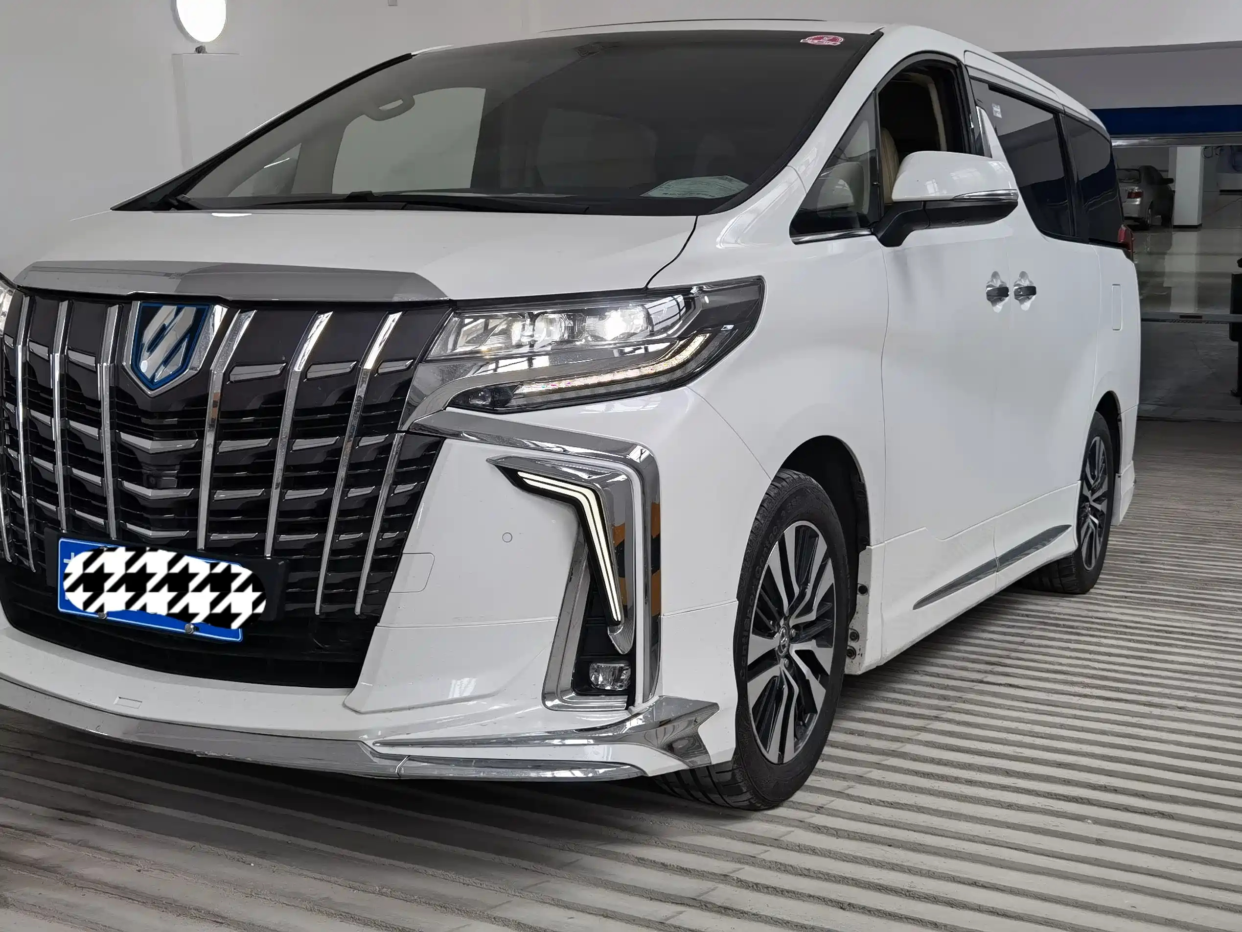 TOYOTA ALPHARD 2018