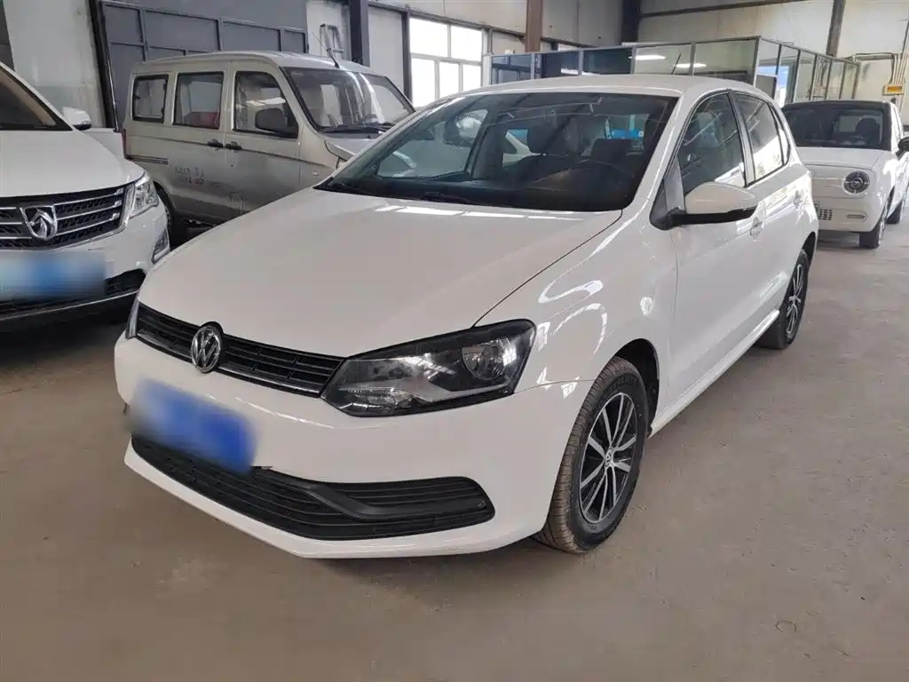 VOLKSWAGEN POLO 2016