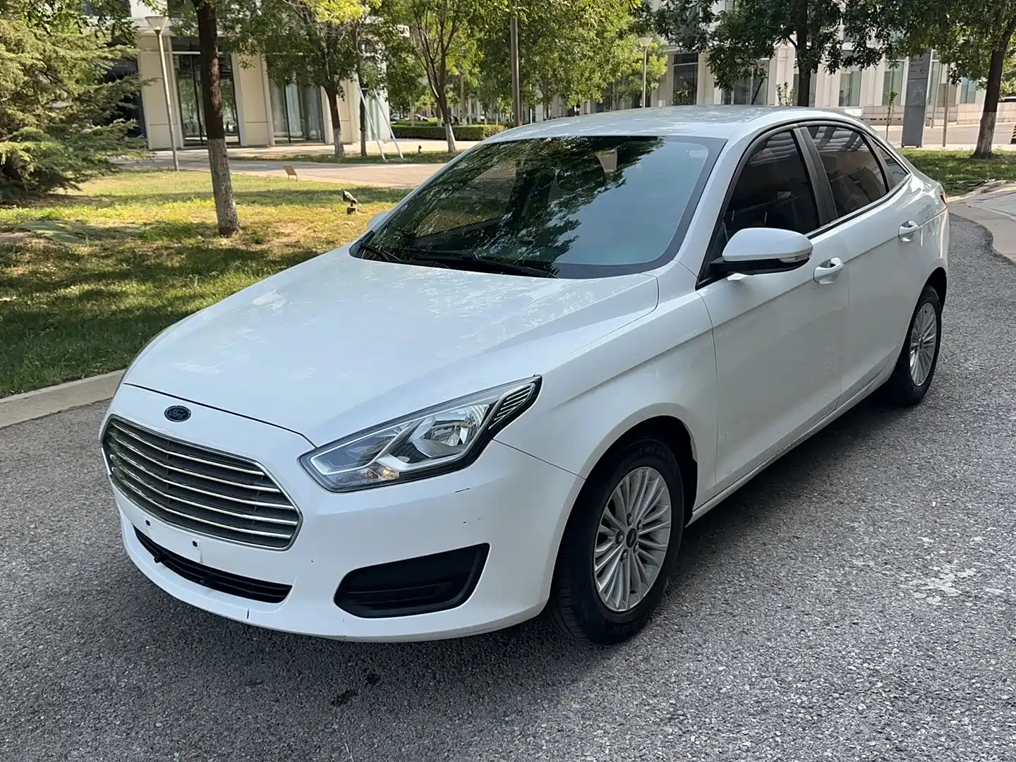 FORD ESCORT 2017
