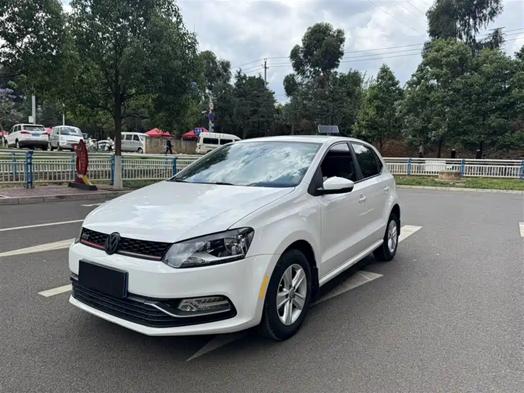 VOLKSWAGEN POLO 2016