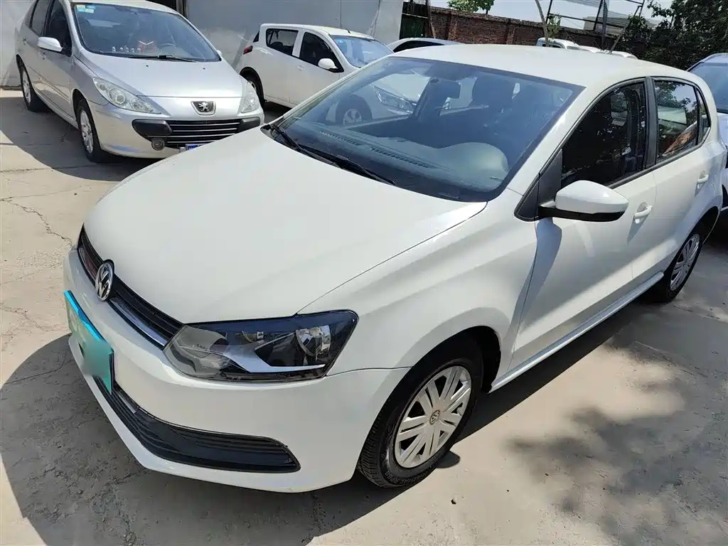 VOLKSWAGEN POLO 2016