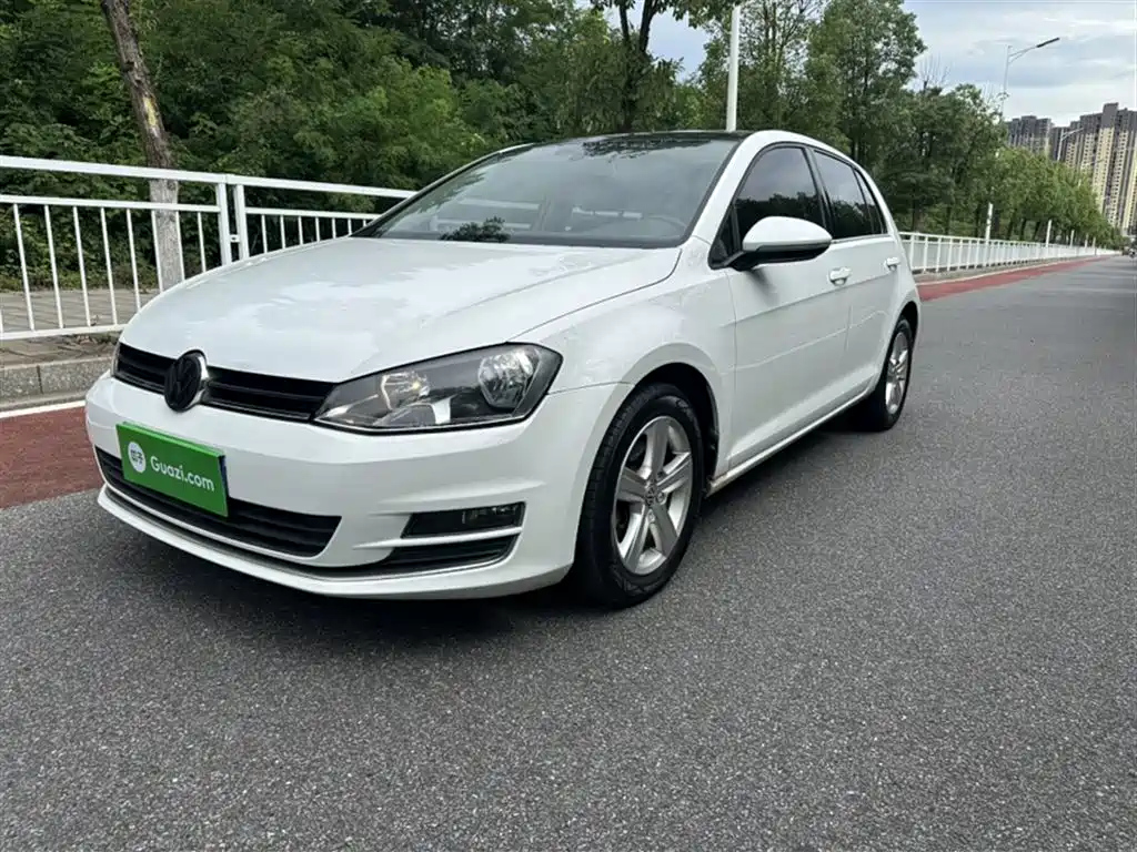 VOLKSWAGEN GOLF 2015