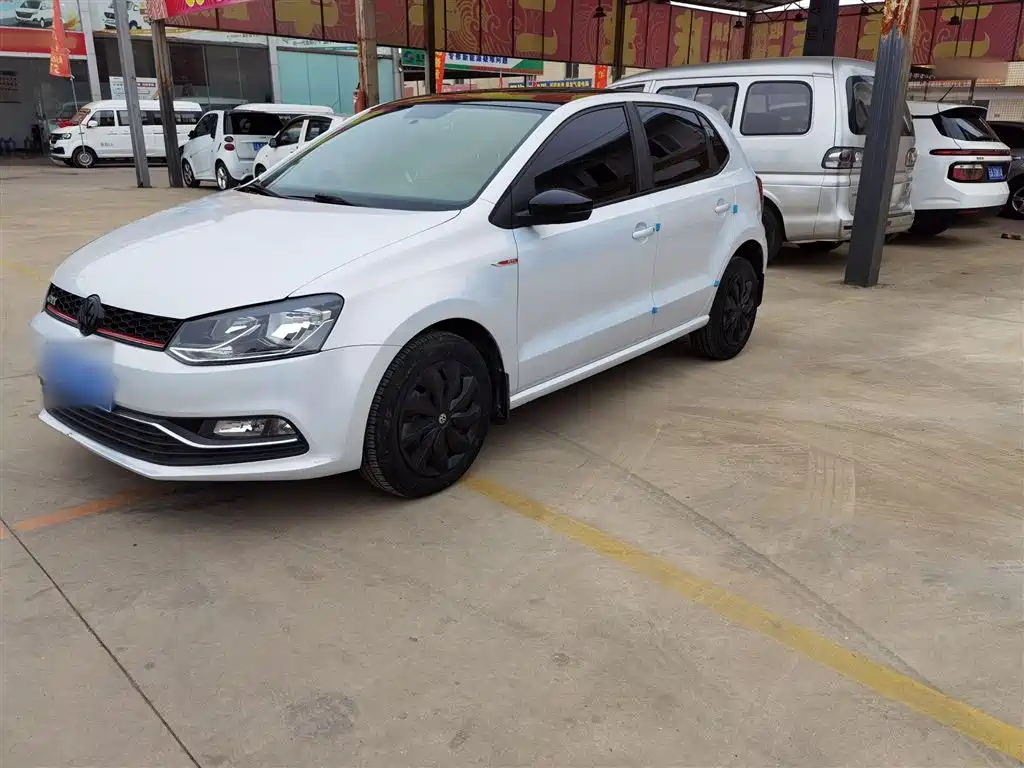 VOLKSWAGEN POLO 2016