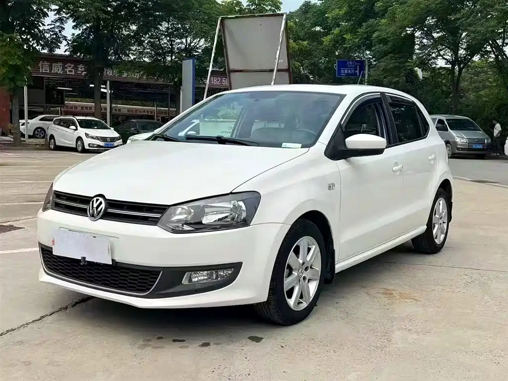 VOLKSWAGEN POLO 2011