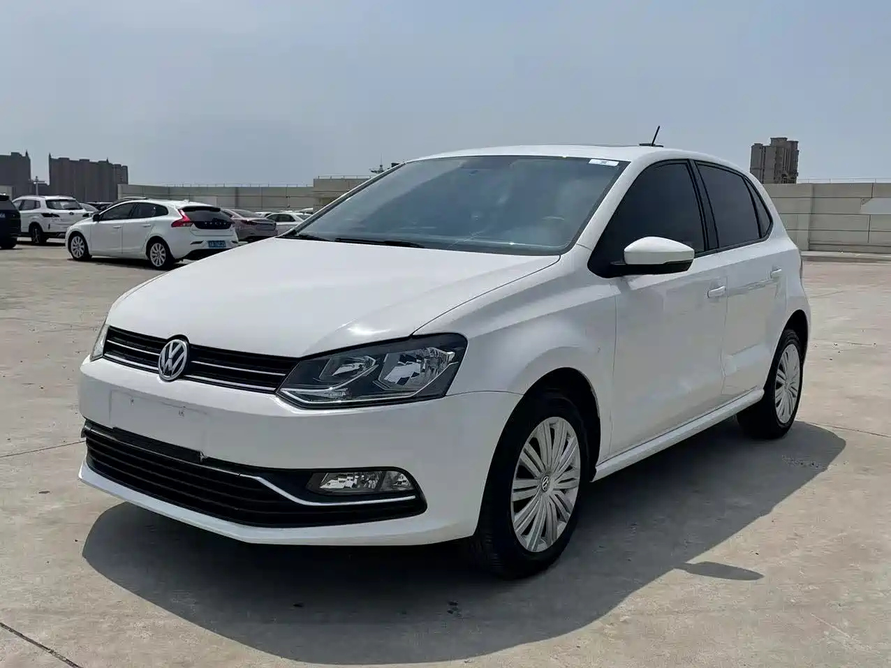 VOLKSWAGEN POLO 2016