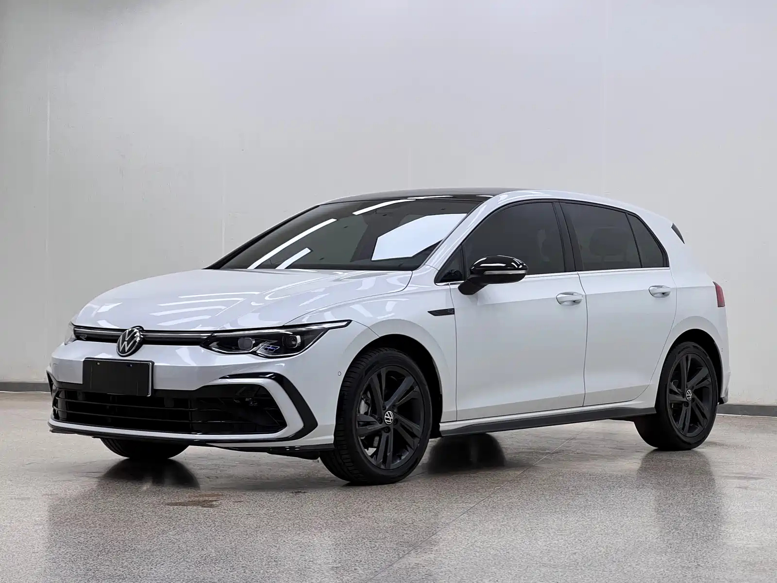 VOLKSWAGEN GOLF 2023