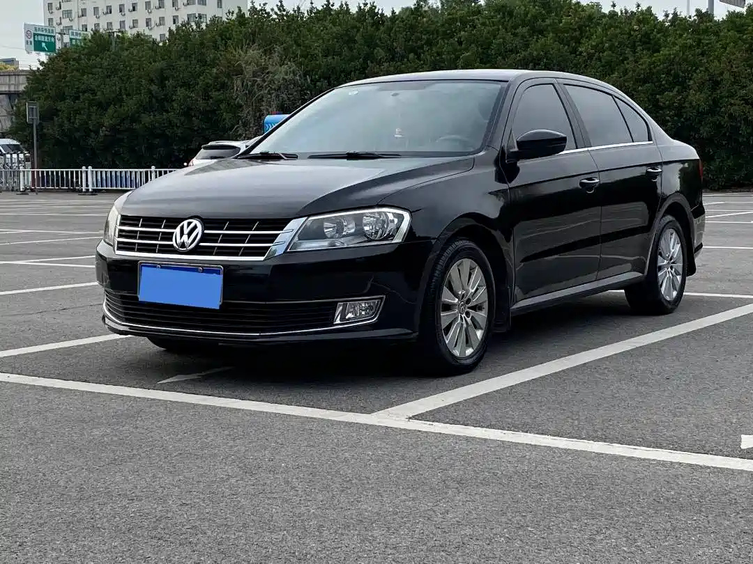 VOLKSWAGEN LAVIDA 2013