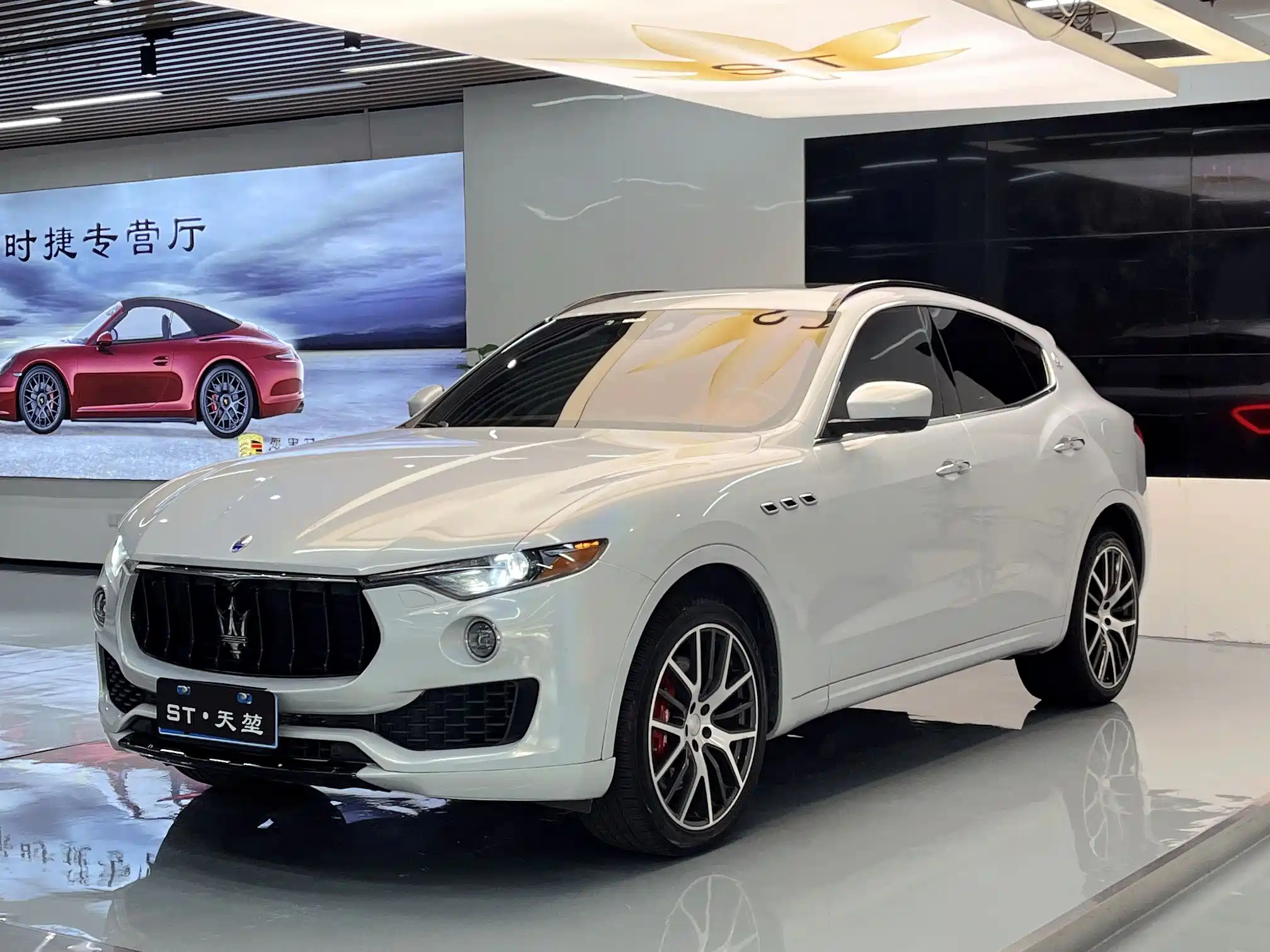 MASERATI LEVANTE 2016