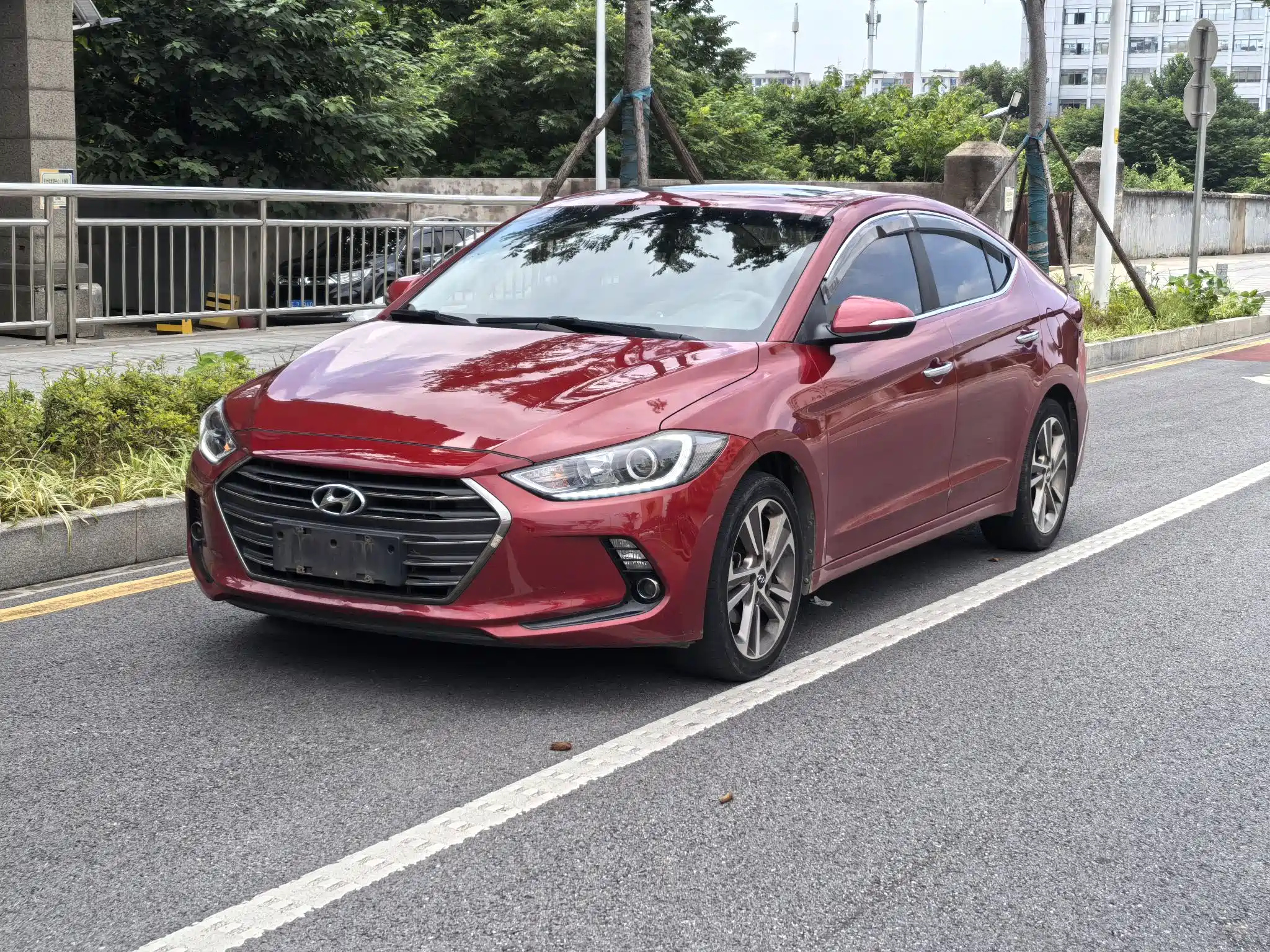 HYUNDAI ELANTRA