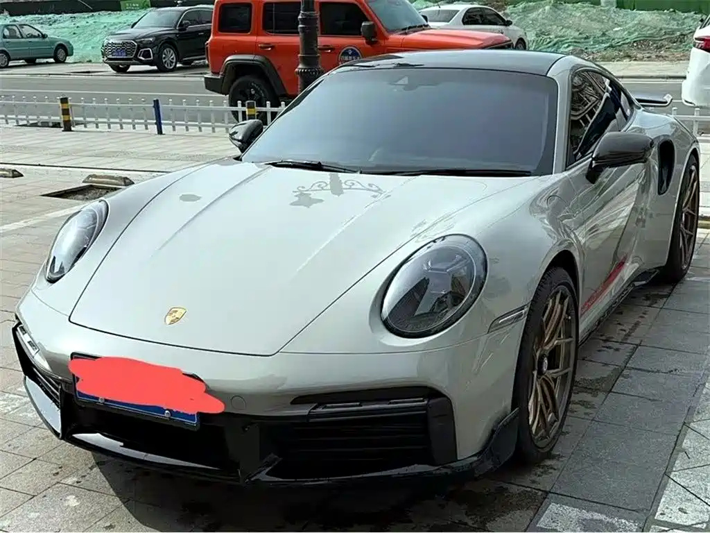 PORSCHE 911