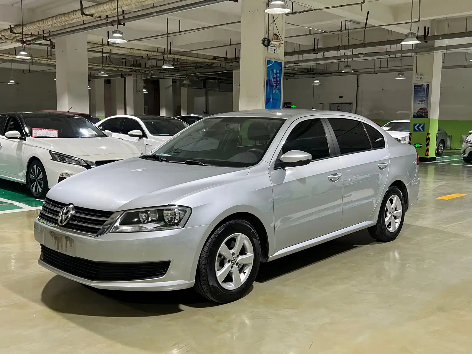 VOLKSWAGEN LAVIDA 2013