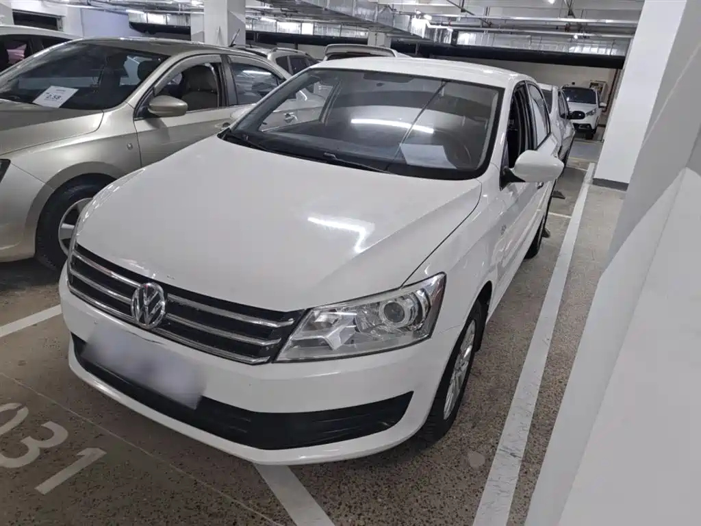 VOLKSWAGEN SANTANA 2015