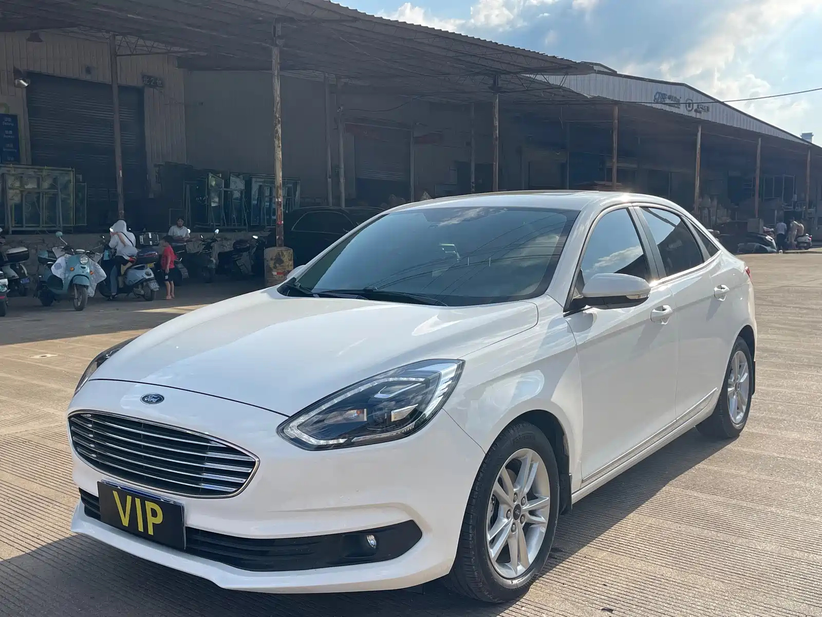 FORD ESCORT 2019