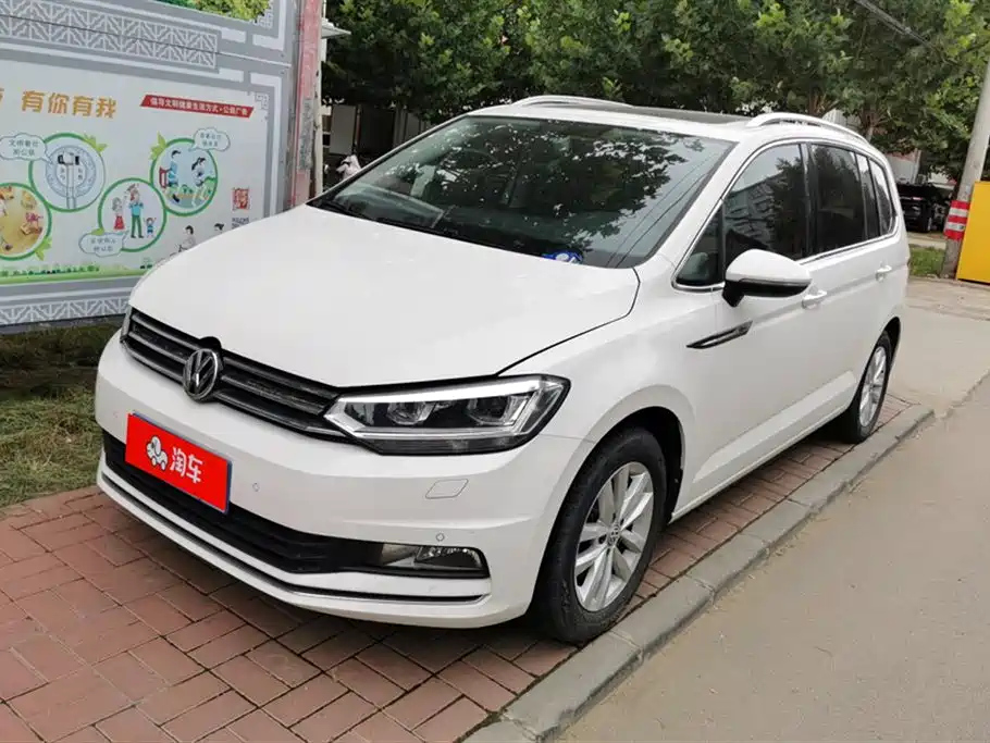 VOLKSWAGEN TOURAN 2016