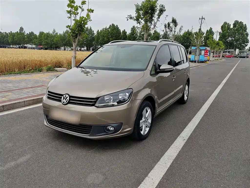 VOLKSWAGEN TOURAN 2015