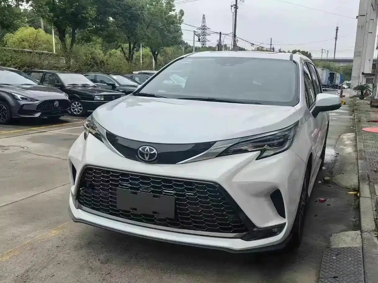 TOYOTA GRANVIA 2024
