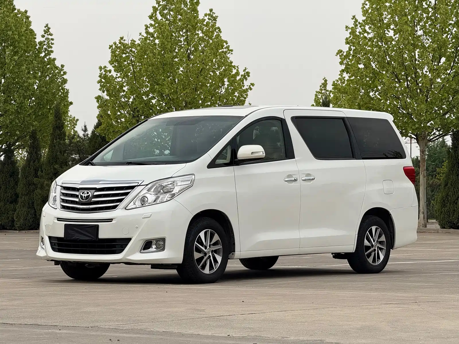 TOYOTA ALPHARD 2012