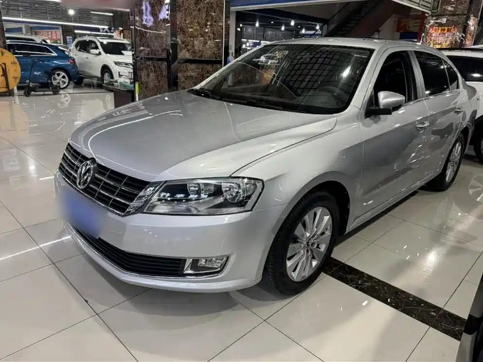 VOLKSWAGEN LAVIDA 2013