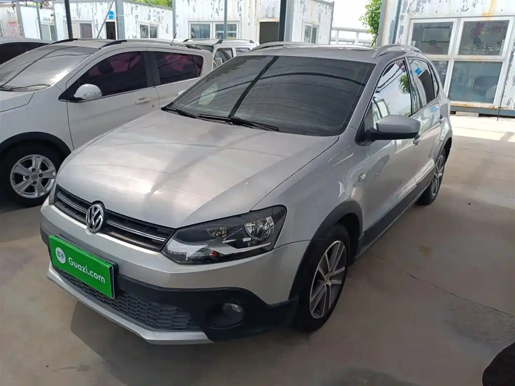 VOLKSWAGEN POLO 2012