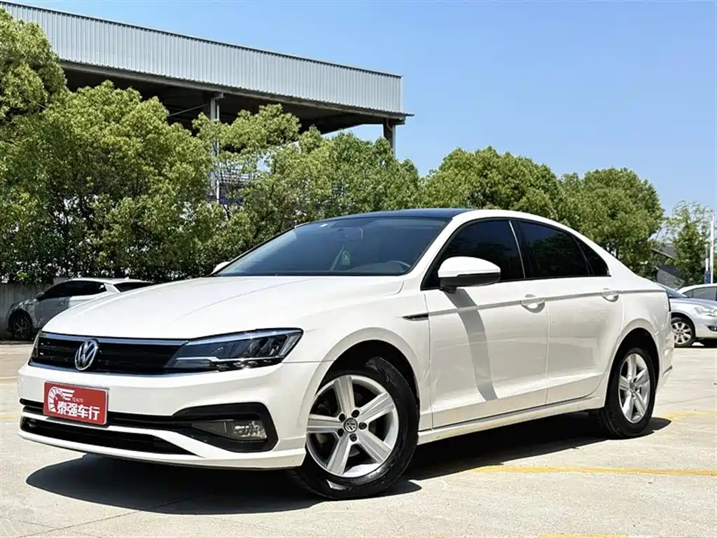 VOLKSWAGEN LAMANDO 2019