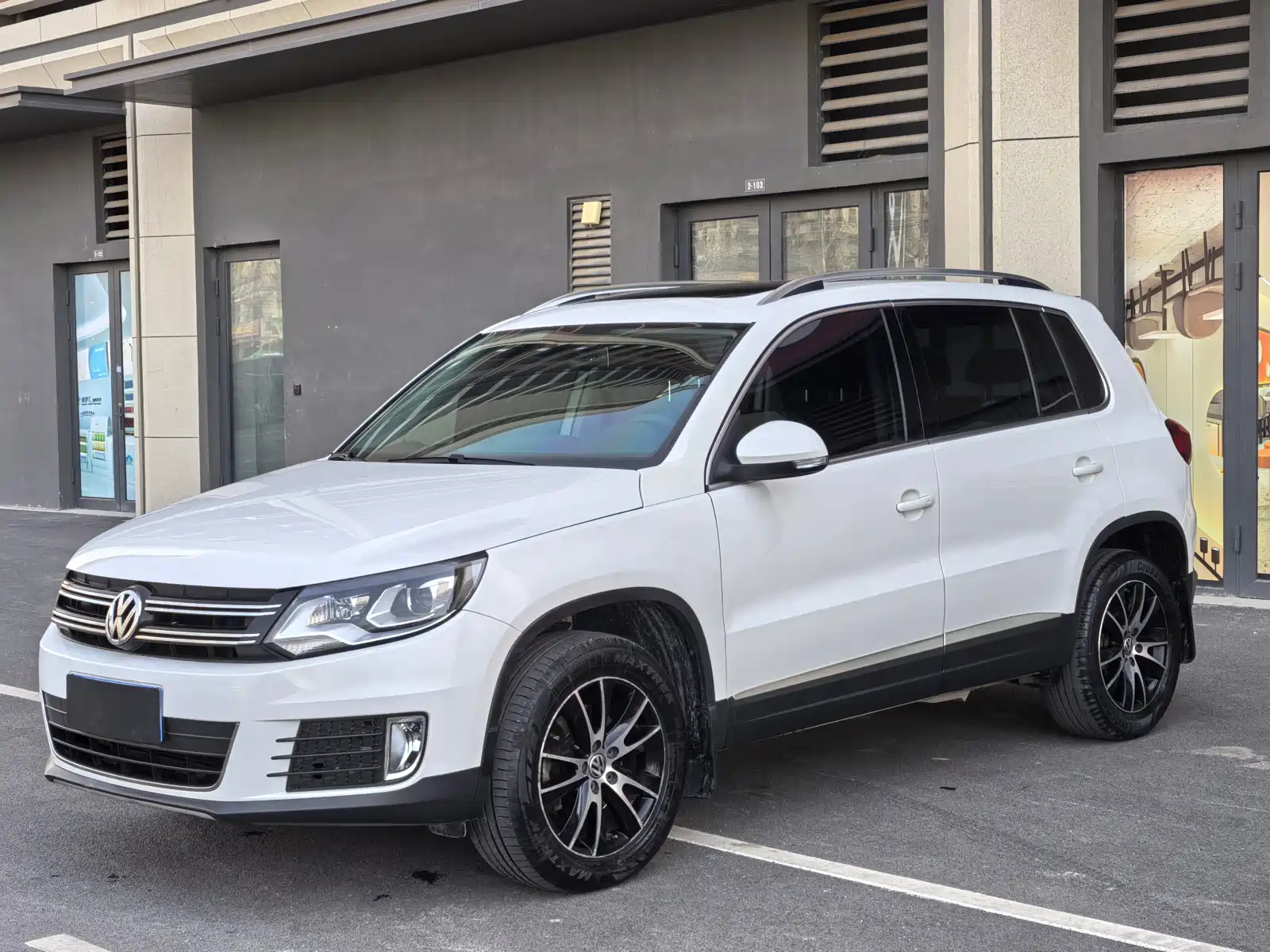 VOLKSWAGEN TIGUAN 2015