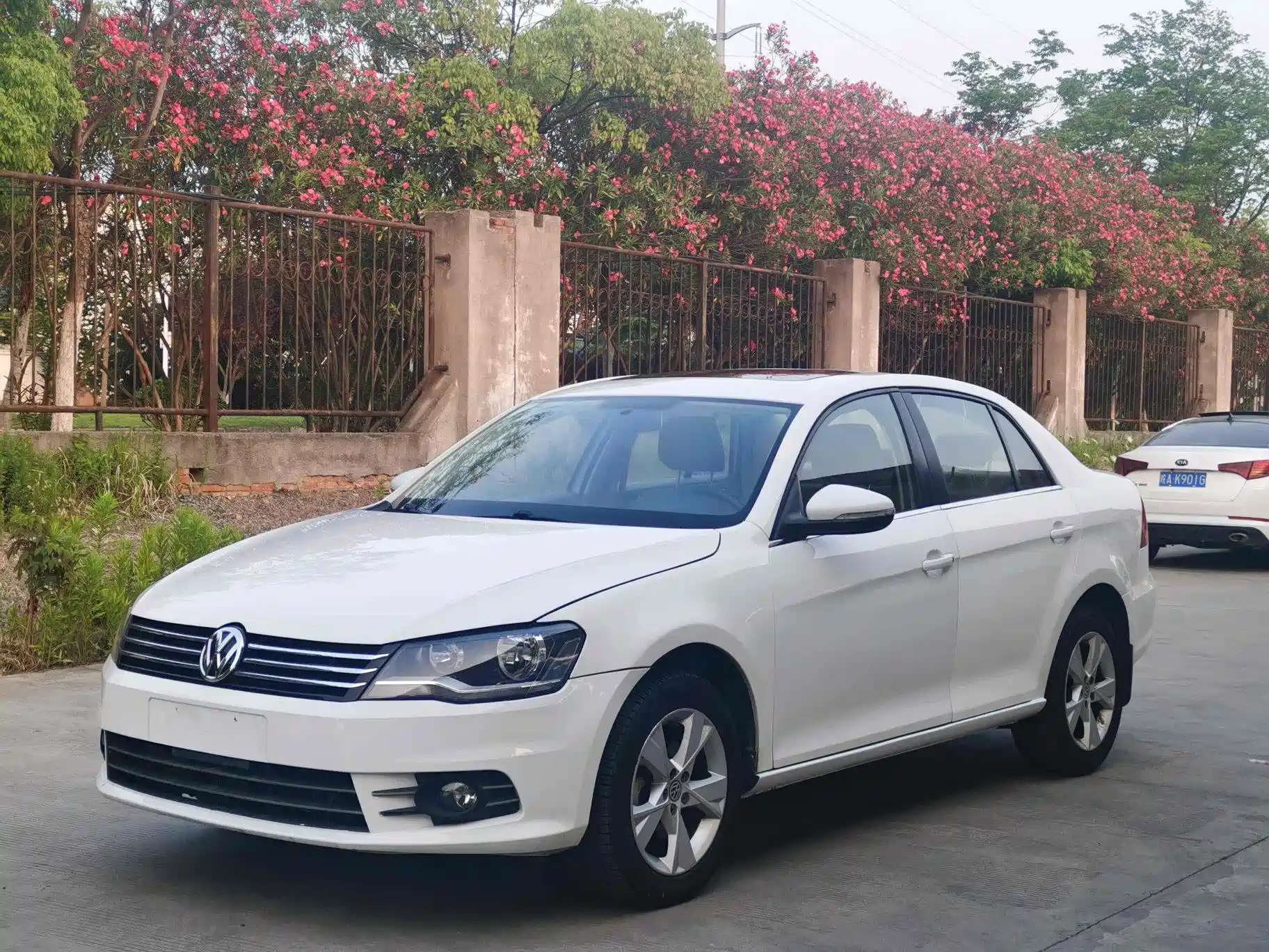 VOLKSWAGEN BORA 2015