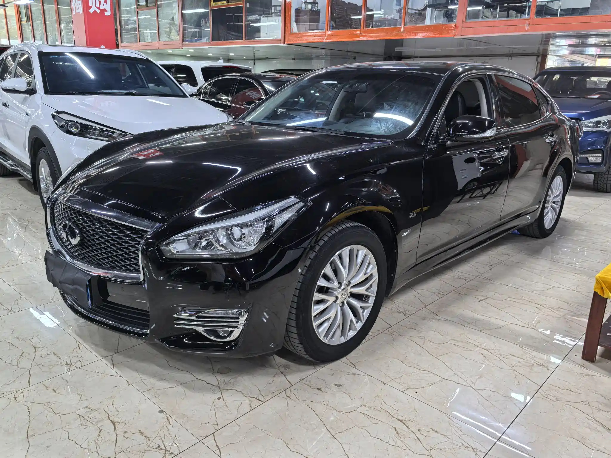 INFINITI Q70 2017