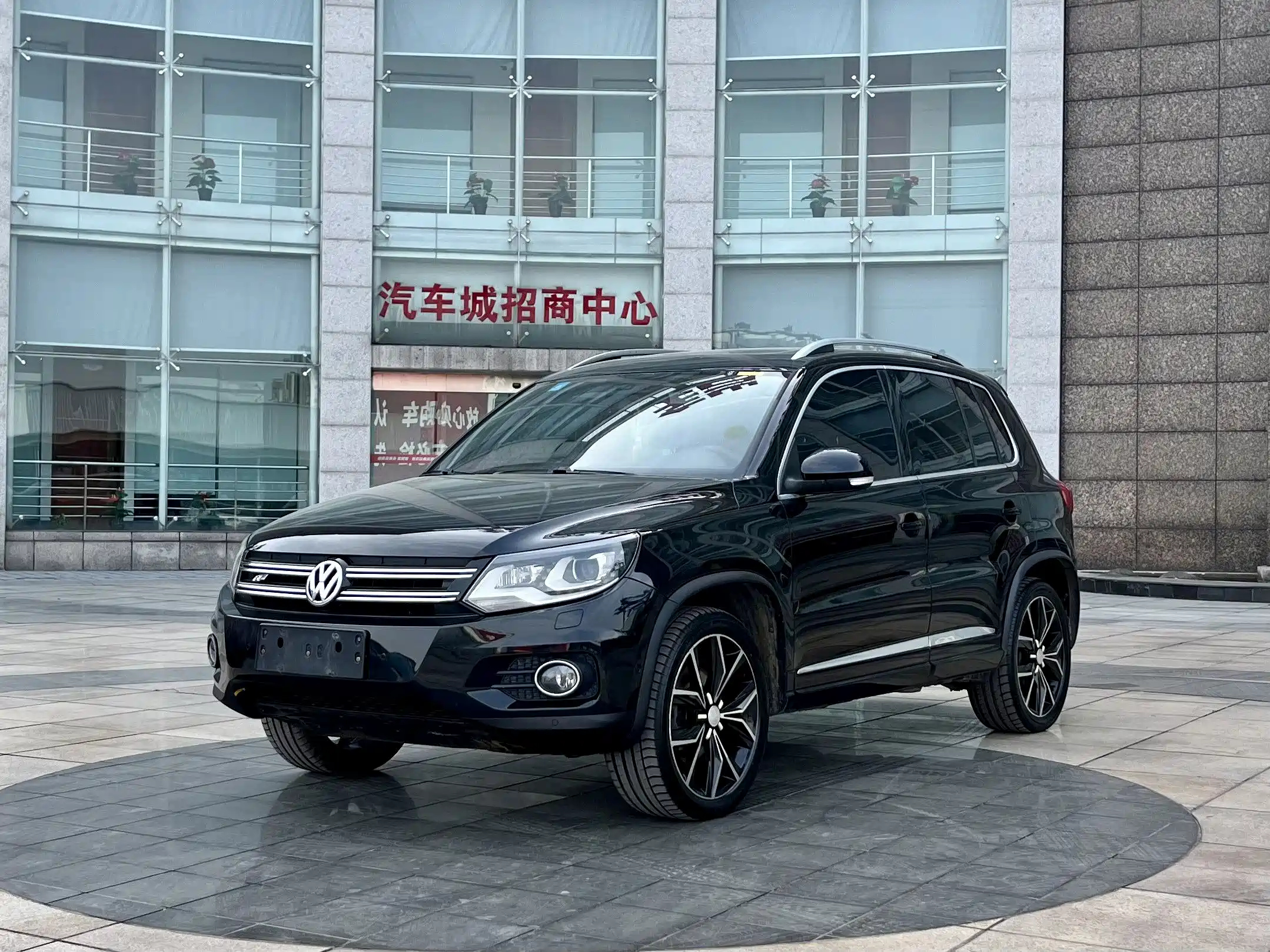 VOLKSWAGEN TIGUAN 2013