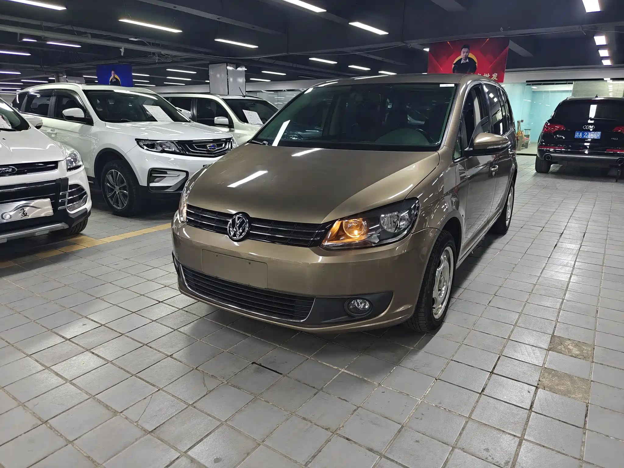 VOLKSWAGEN TOURAN 2013