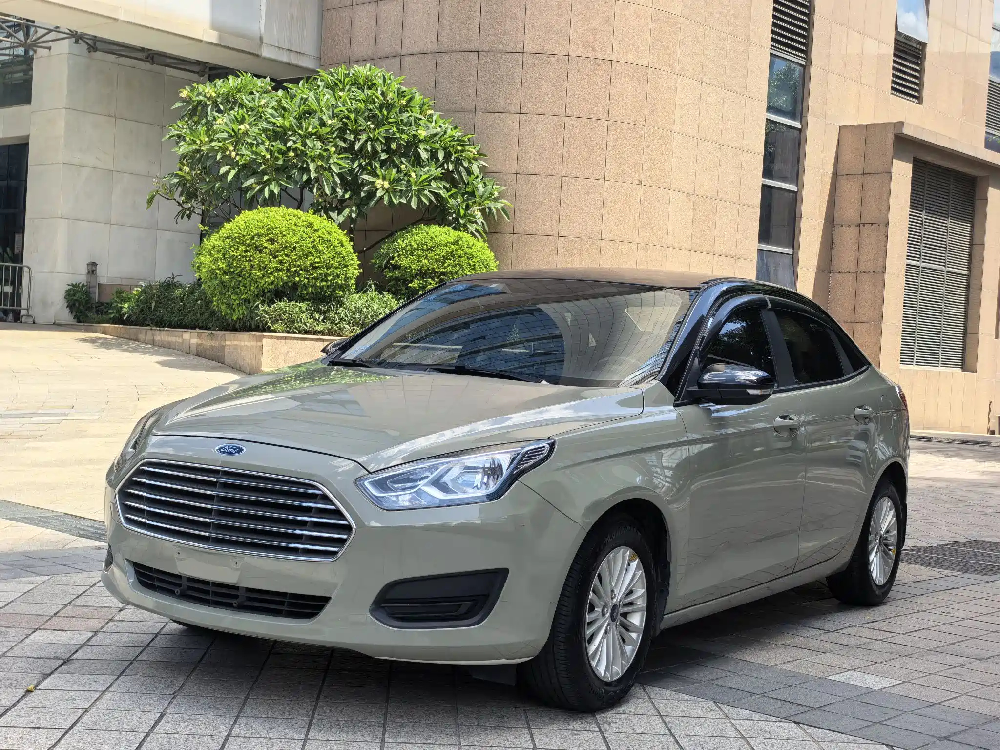 FORD ESCORT 2017